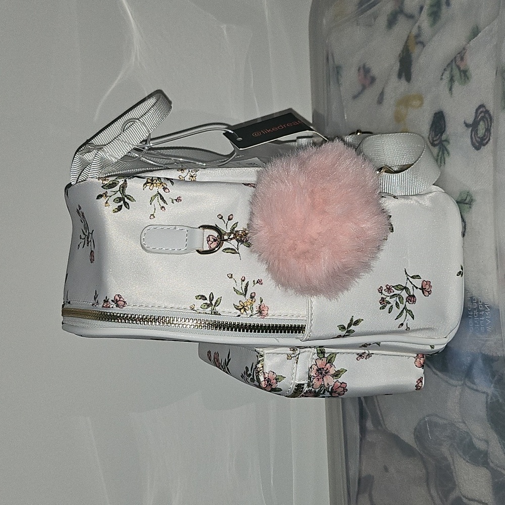 🎉HPx2🎉 Floral White Backpack - Picture 2 of 6